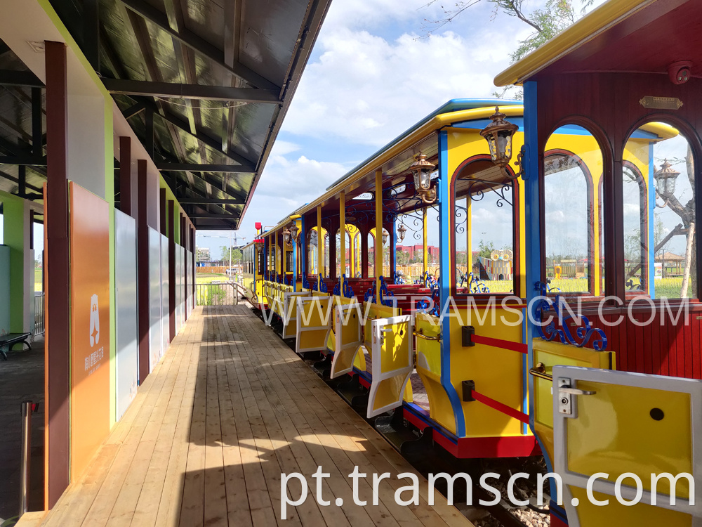 Park Trains colourful newest style cars
